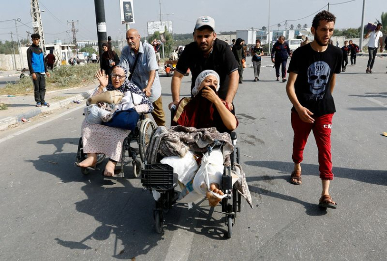 Une patiente de l'hôpital Al Chifa évacuée du nord de Gaza