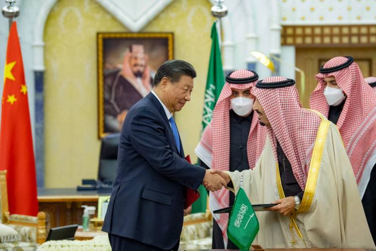Le roi saoudien Salman bin Abdulaziz et Xi Jinping, à Riyad ( Saudi Royal Palace / BANDAR AL-JALOUD )