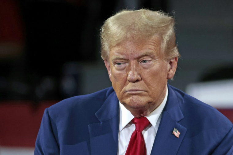 "Nous avons un très grand pouvoir sur la Chine, ce sont les droits de douane, et ils n'en veulent pas, et je préférerais ne pas avoir à l'utiliser", a déclaré Donald Trump sur Fox News le 23 janvier 2025 ( AFP / JEFF KOWALSKY )