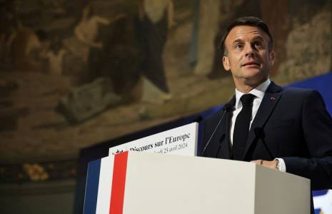 Le président français Emmanuel Macron lors d'un discours sur l'Europe dans l'amphithéâtre de l'université de la Sorbonne à Paris