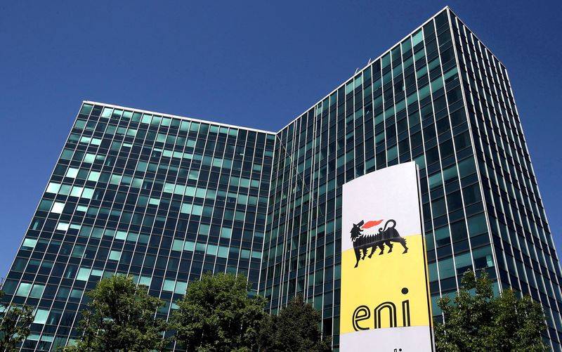 Photo d'archives du logo d'Eni à son siège social près de Milan, Italie
