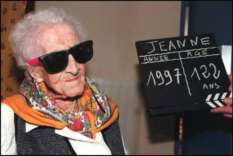 Jeanne Calment à la veille de son 122e anniversaire, le 20 février 1997 à Arles ( AFP / Georges GOBET )