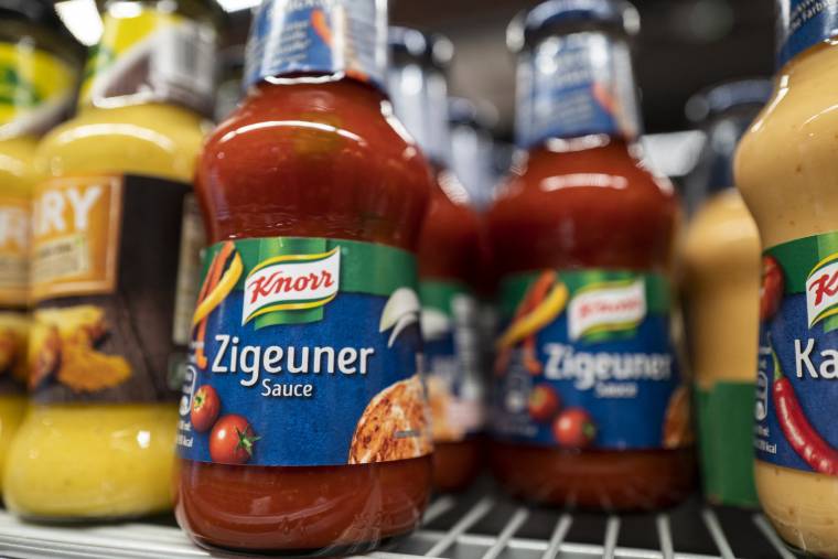 Un pot de sauce de marque Knorr dans un supermarché allemand (illustration).  ( AFP / JOHN MACDOUGALL )