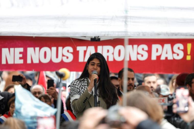 Rima Hassan lors d'un rassemblement de soutien appelé "contre la criminalisation des voix de la paix", à Paris le 30 avril 2024 ( AFP / GEOFFROY VAN DER HASSELT )