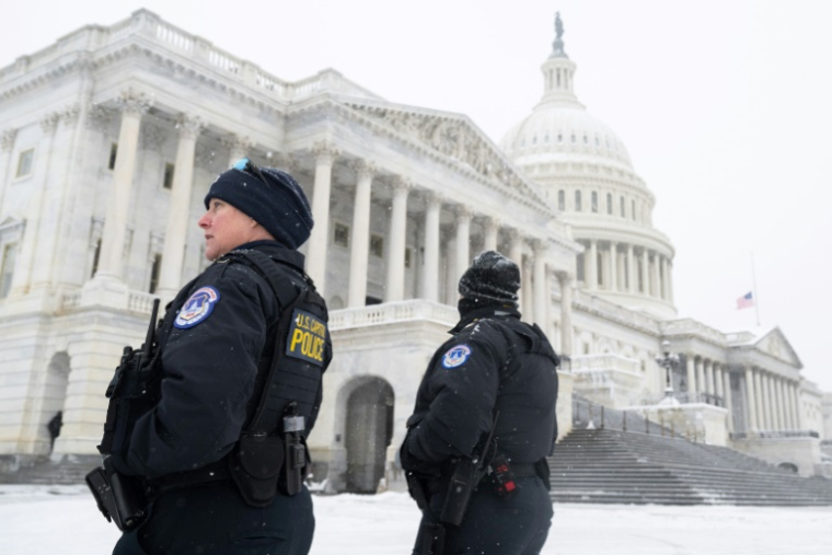 Des policiers devant le Capitole de Washington, le 6 janvier 2025 ( AFP / SAUL LOEB )