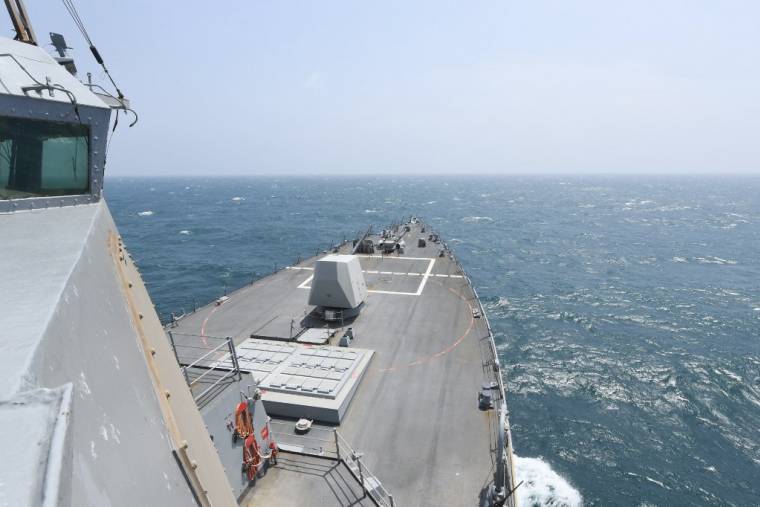 Photo publiée par l'US Navy le 8 mai de l'USS Halsey, en mer de Chine méridionale. ( US NAVY / ISMAEL MARTINEZ )