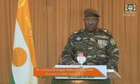 Le général nigérien Abdourahamane Tiani fait une déclaration à la télévision nationale nigérienne, le 19 août 2023. Image tirée d'une vidéo obtenue par l'AFP de l'ORTN-Télé Sahel  obtained by AFP from ORTN - Télé Sahel on August 19, 2023 shows Niger's new military ruler General Abdourahamane Tiani, reading a statement on national television. Niger's new military ruler said on August 19, 2023 a transition of power would not go beyond three years, and warned that any attack on the country would not be easy for those involved."Our ambition is not to confiscate power," General Abdourahamane Tiani said in a televised address, adding that an attack on Niger would not be "a walk in the park".His warning came as a delegation from West African bloc ECOWAS arrived in the country for a final diplomatic push before deciding on whether to take military action. ( ORTN - Télé Sahel / - )