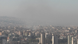 De la fumée après une frappe aérienne sur la banlieue sud de Beyrouth