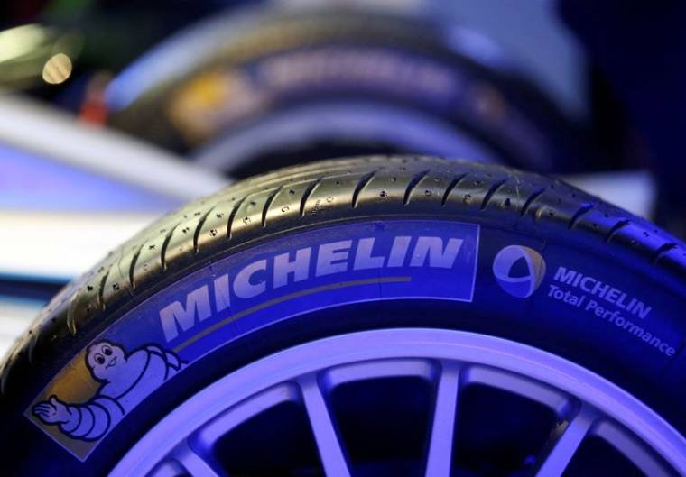 Le logo de Michelin sur un pneu
