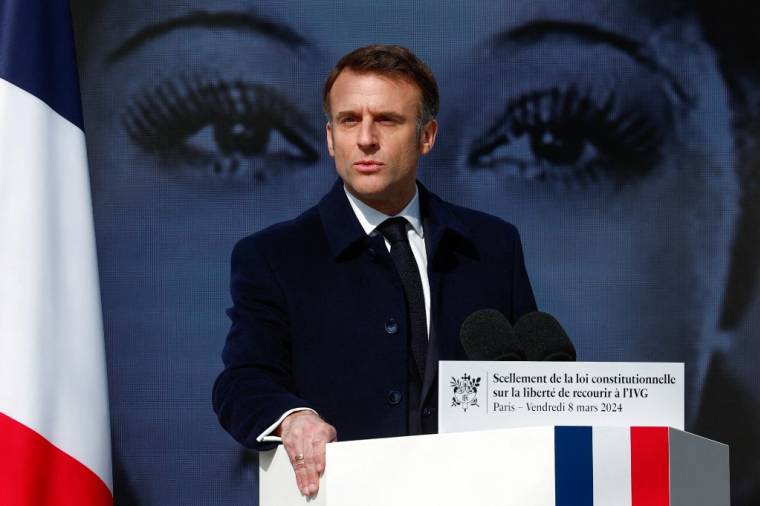 Emmanuel Macron à Paris, le 8 mars 2024. ( POOL / GONZALO FUENTES )