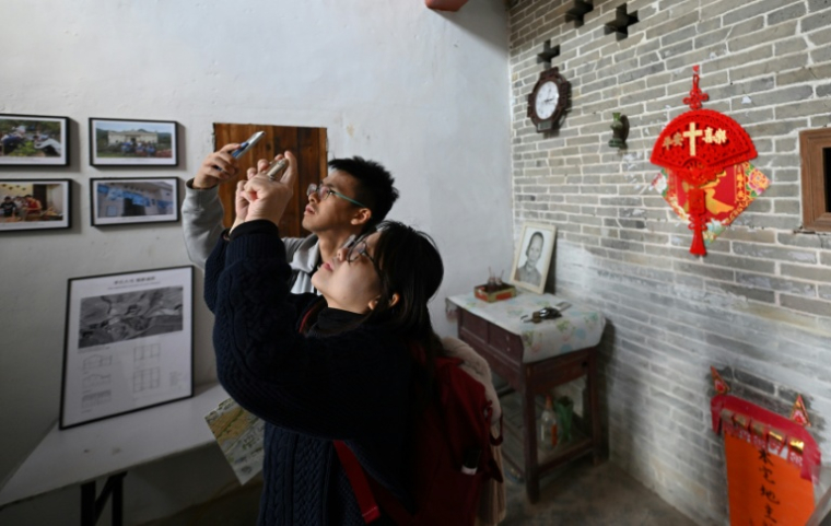 Dans la maison de Lilian Lee, à Kuk Po, Hong Kong, le 18 janvier 2025 ( AFP / Peter PARKS )