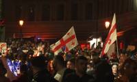 Des milliers de Géorgiens manifestent contre le projet de loi sur "l'influence étrangère"