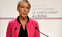 La Première ministre Elisabeth Borne présente le 27 septembre 2023 à Paris le plan interministériel contre le harcèlement scolaire ( AFP / JULIEN DE ROSA )