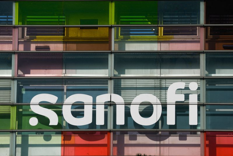 Le logo du fabricant français de médicaments Sanofi est visible sur le site de Sanofi Genzyme Polyclonals à Lyon