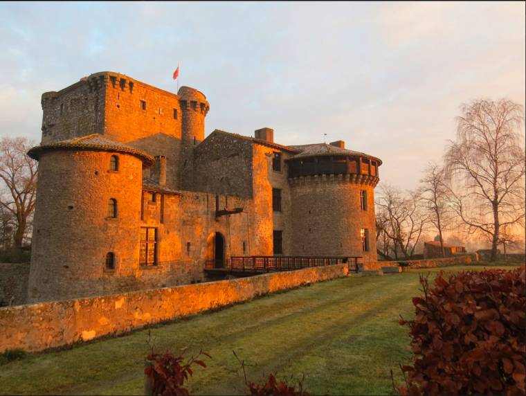 Un authentique château fort (Capture écran @grandsudinsolite.fr)