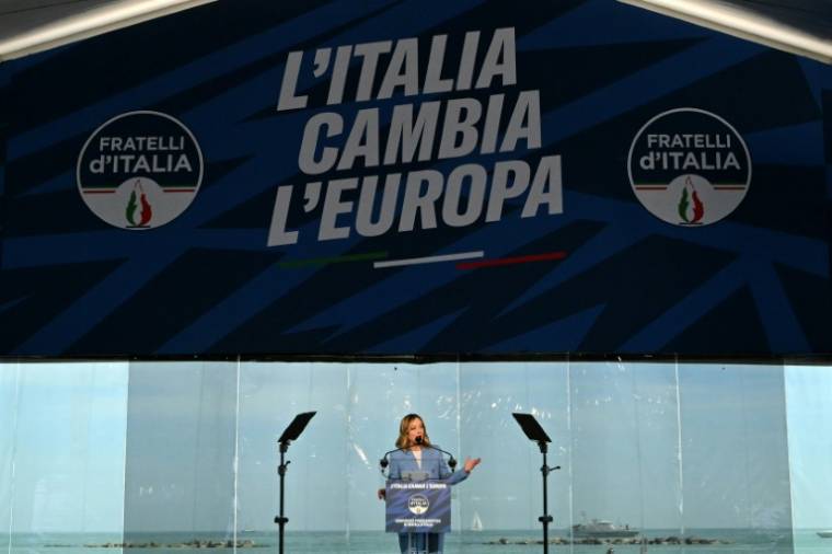 La cheffe du gouvernement italien Giorgia Meloni lors d'un congrès de son parti d'extrême-droite dans la ville de Pescara sur l'Adriatique, le 28 avril 2024 ( AFP / Tiziana FABI )