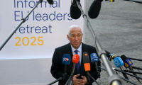 Le président du Conseil européen, Antonio Costa, s'adresse à la presse à son arrivée pour une retraite informelle des dirigeants de l'UE au Palais d'Egmont à Bruxelles, le 3 février 2025 ( AFP / NICOLAS TUCAT )