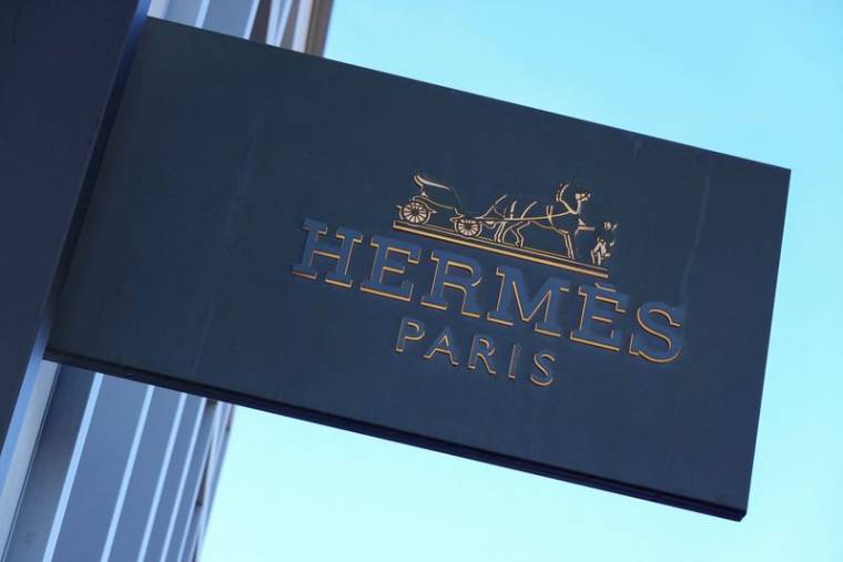 Photo d'une enseigne de magasin Hermes dans un centre commercial en Californie
