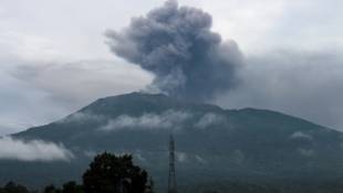 Le volcan Marapi en éruption en Indonésie, le 4 décembre 2023 ( AFP / ADI PRIMA )