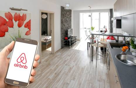 Airbnb : À Paris, les logements sont disponibles en moyenne 18 nuitées par mois