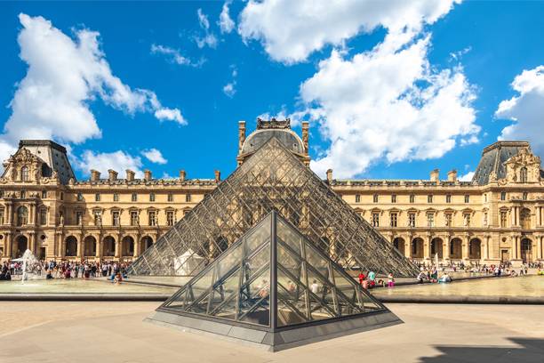 Musée d’Orsay, centre Pompidou, musée du Louvre… Yves Saint Laurent à l’honneur dans 6 musées parisiens