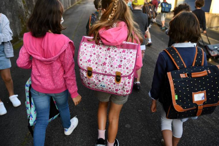L'allocation de rentrée scolaire est versée mercredi 16 août aux familles.  ( AFP / FRED TANNEAU )