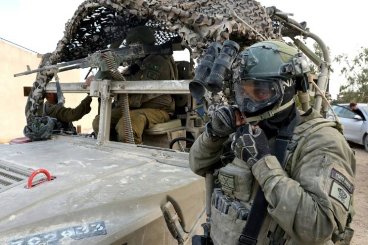 Des soldats israéliens près de la frontière avec la bande de Gaza, le 1re mai 2024 ( AFP / JACK GUEZ )