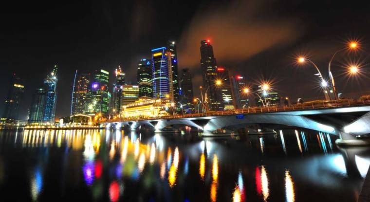 Symbole de la mégalopole moderne, Singapour va modéliser la ville en trois dimensions et connaître en temps réel le trafic routier, l’état de l’éclairage urbain, etc. (© CC-M. Behnken)