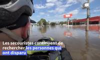 Brésil : les sauveteurs continuent d'évacuer les habitants des zones inondées de Porto Alegre