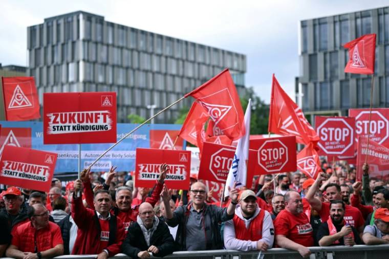 Des milliers de salariés du géant de l'acier en crise Thyssenkrupp manifestent le 23 mai 2024 à Essen, en Allemagne ( AFP / INA FASSBENDER )
