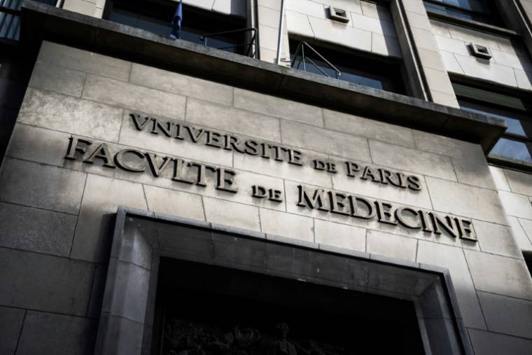 L'entrée de la faculté de Médecine à l'intérieur de l'Université Paris Cité, le 19 mars 2024 ( AFP / Julie SEBADELHA )