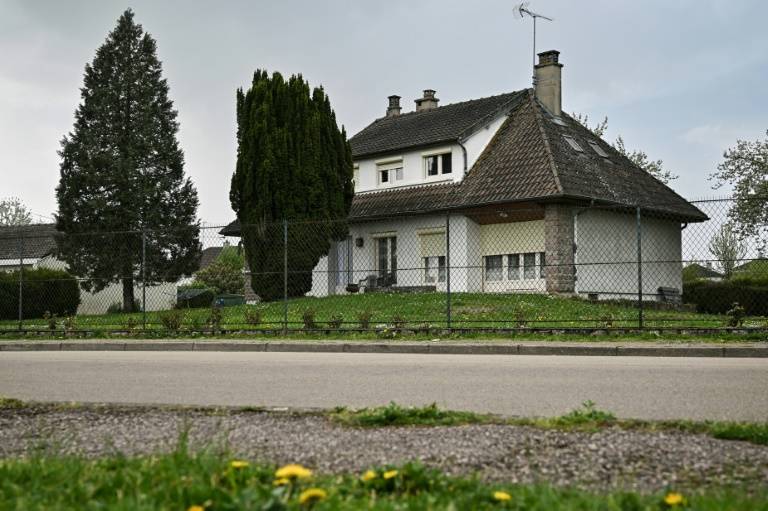 Cette photographie prise dans le quartier Morlande d'Avallon, le 8 avril 2024, montre la maison où vit la maire d'Avallon, Jamilah Habsaoui ( AFP / ARNAUD FINISTRE )