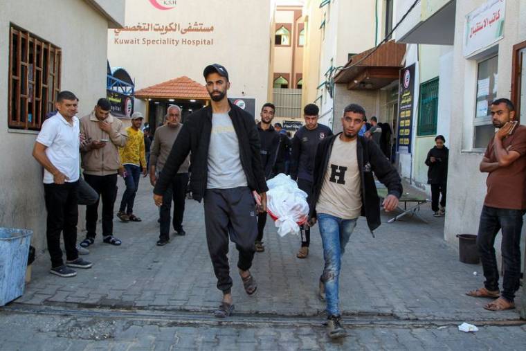 Funérailles de Palestiniens tués lors de frappes israéliennes, à Rafah