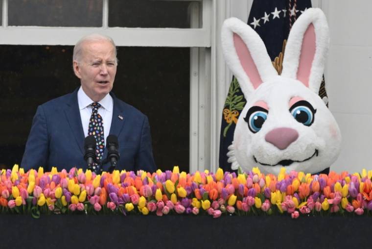 Joe Biden et le lapin de Pâques à la Maison Blanche le 1er avril 2024 ( AFP / SAUL LOEB )