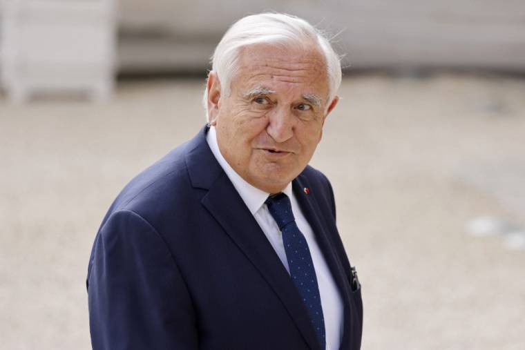 Jean-Pierre Raffarin à Paris, le 7 mai 2022. ( AFP / LUDOVIC MARIN )