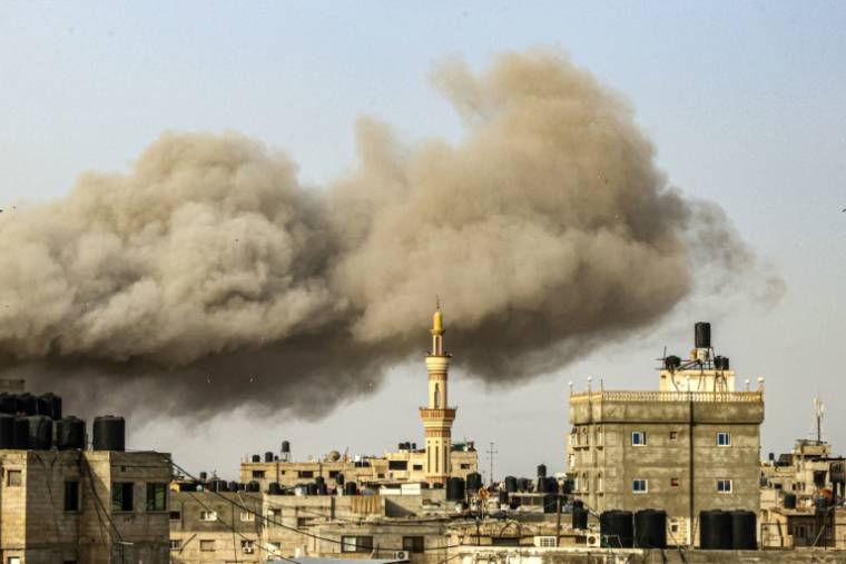 Bombardement israélien sur Rafah, dans le sud de la bande de Gaza, le 27 mars 2024 ( AFP / Said KHATIB )