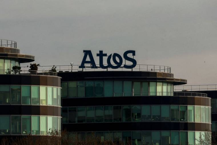 Le logo d'Atos visible sur un bâtiment de l'entreprise à Bezons, près de Paris