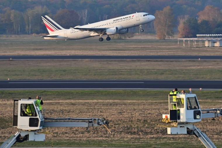 Photo d'archives d'un avion d'Air France décollant de l'aéroport de Berlin Tegel