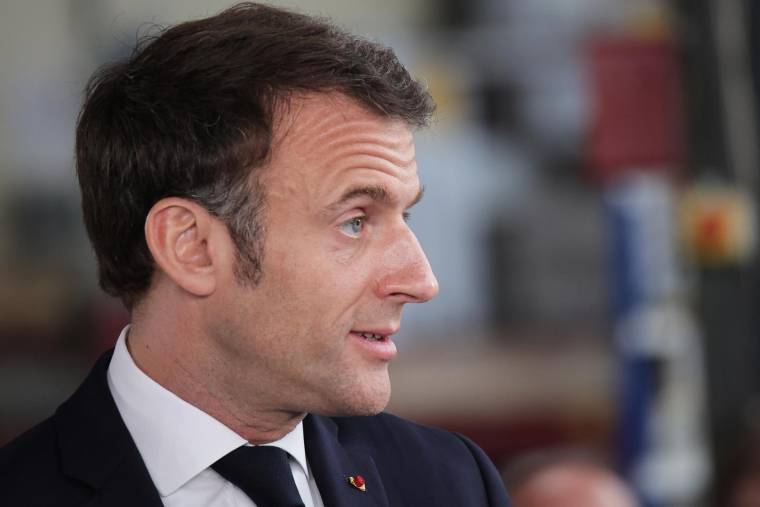 Emmanuel Macron, le 4 mai 2023, à Saintes ( POOL / THIBAUD MORITZ )