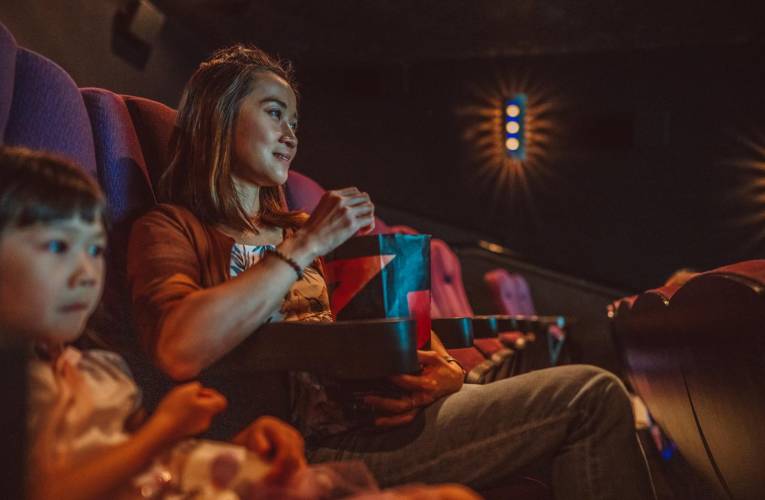 Découvrez nos astuces pour profiter de places de cinéma à prix réduit. ( crédit photo : Getty Images )