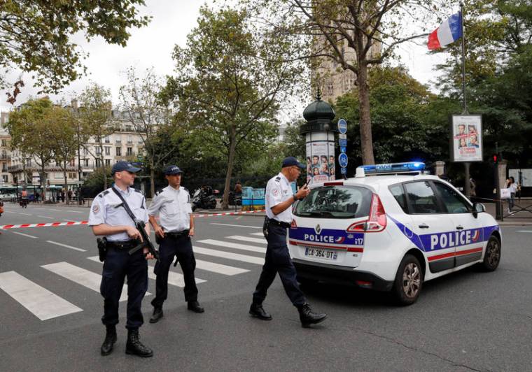 VASTE OPÉRATION DE POLICE À PARIS APRÈS UNE FAUSSE ALERTE