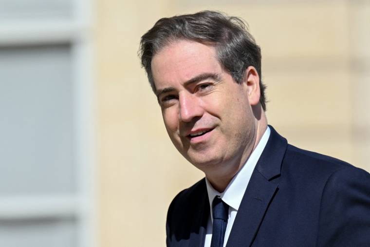 Le ministre délégué au Commerce extérieur Olivier Becht arrive pour le conseil des ministres à l'Élysée à Paris, le 21 juillet 2023.  ( AFP / BERTRAND GUAY )