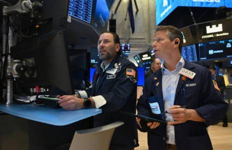 Des opérateurs du New York Stock Exchange ( AFP / ANGELA WEISS )