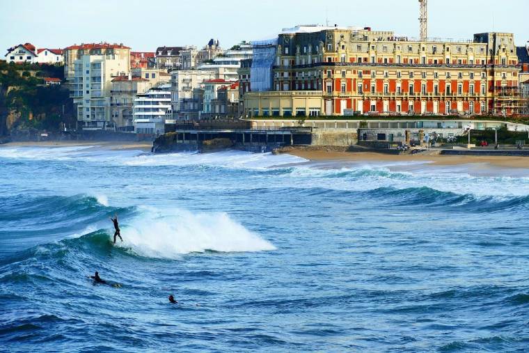 Des villas entre plages et golfs, loin d’un Biarritz bunkerisé (Crédit photo: Moibtz - Pixabay)