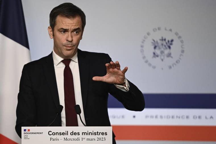 Olivier Véran, le 1er mars 2023, à Paris ( AFP / Christophe ARCHAMBAULT )