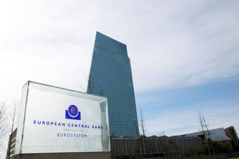 Photo d'archives du logo de la Banque central européenne (BCE) à l'extérieur de son siège
