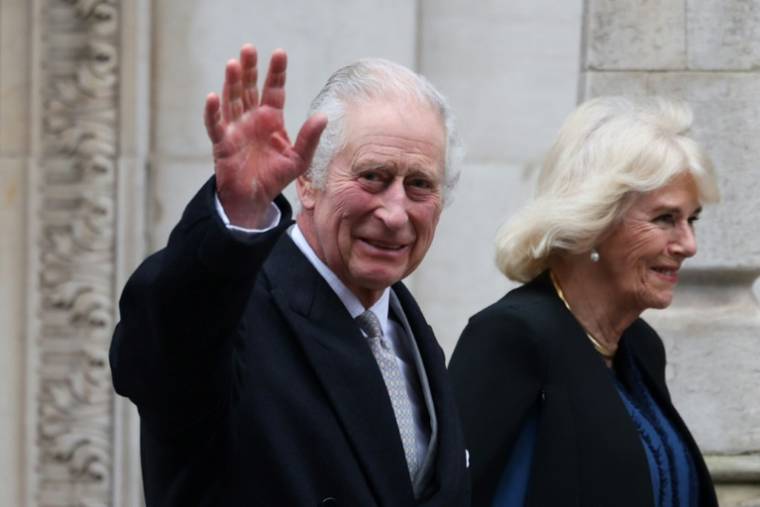 Le roi Charles III avec la reine Camilla , à Londres, le 29 janvier 2024 ( AFP / Daniel LEAL )