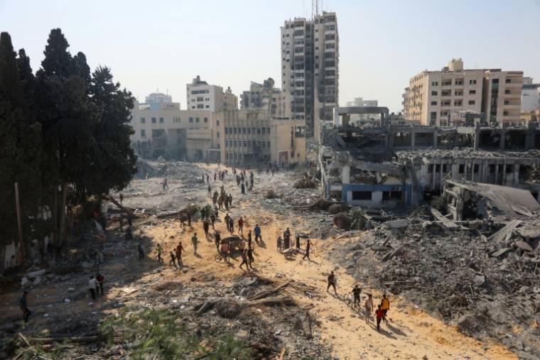 Vue aérienne des décombres du complexe de bâtiments de l'agence des Nations unies pour les réfugiés palestiniens (Unrwa) dans un quartier de la ville de Gaza, le 12 juillet 2024 ( AFP / Omar AL-QATTAA )