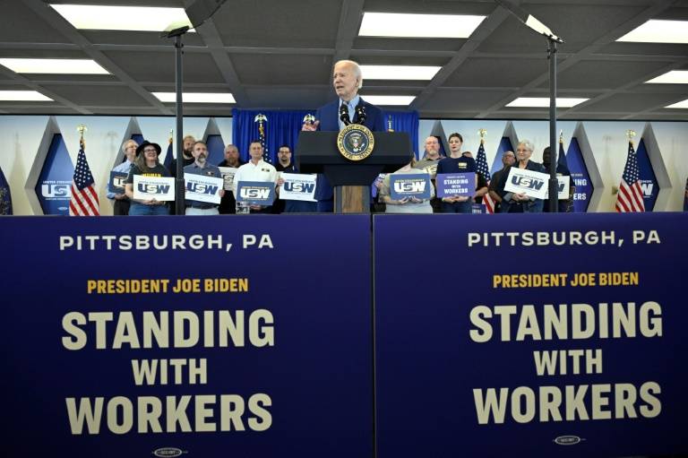 Le président américain Joe Biden lors d'un discours au siège du syndicat des métallurgistes USW à Pittsburgh, le 17 avril 2024 en Pennsylvanie ( AFP / ANDREW CABALLERO-REYNOLDS )