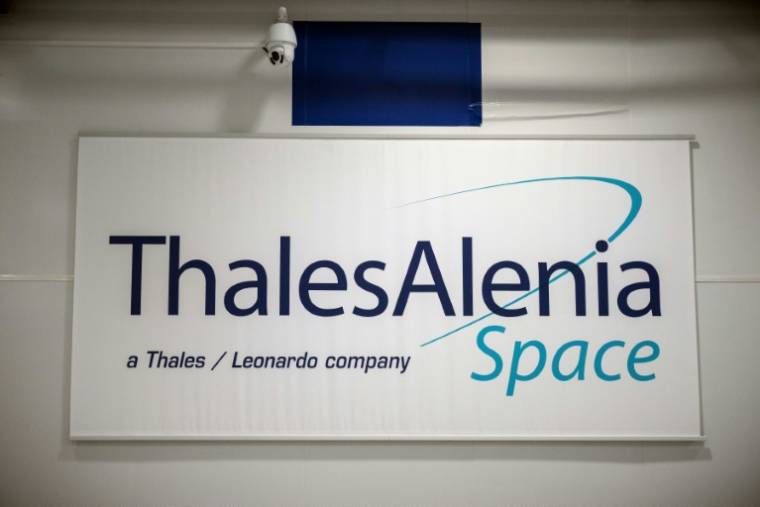 La société conjointe entre Thales et Leonardo a signé un contrat-cadre qui "couvre le développement du module de rentrée, descente et atterrissage" et "les activités de maintenance et mise à niveau des véhicules déjà fabriqués pour la mission de 2022" ( AFP / Lionel BONAVENTURE )